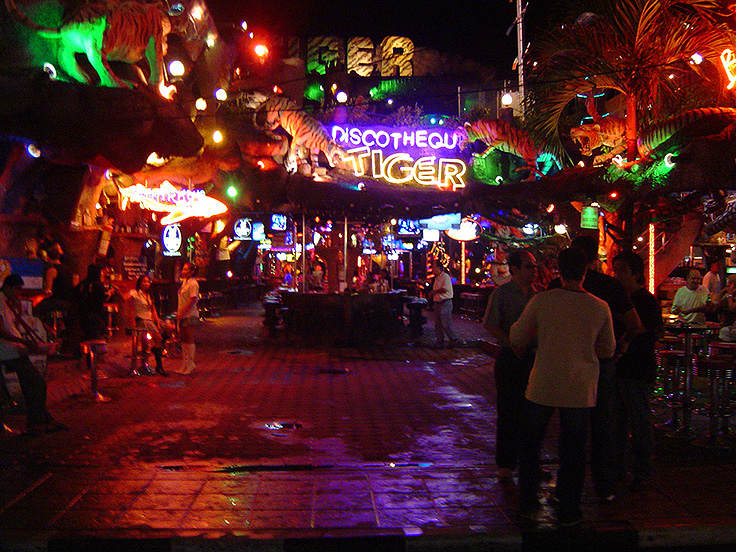 Image / Phuket Attraction Guide / Patong Beach #3 