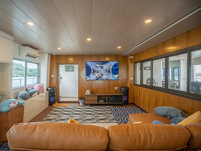 Koon 9 Boat Photo #3 / Phi Phi Short Cruise